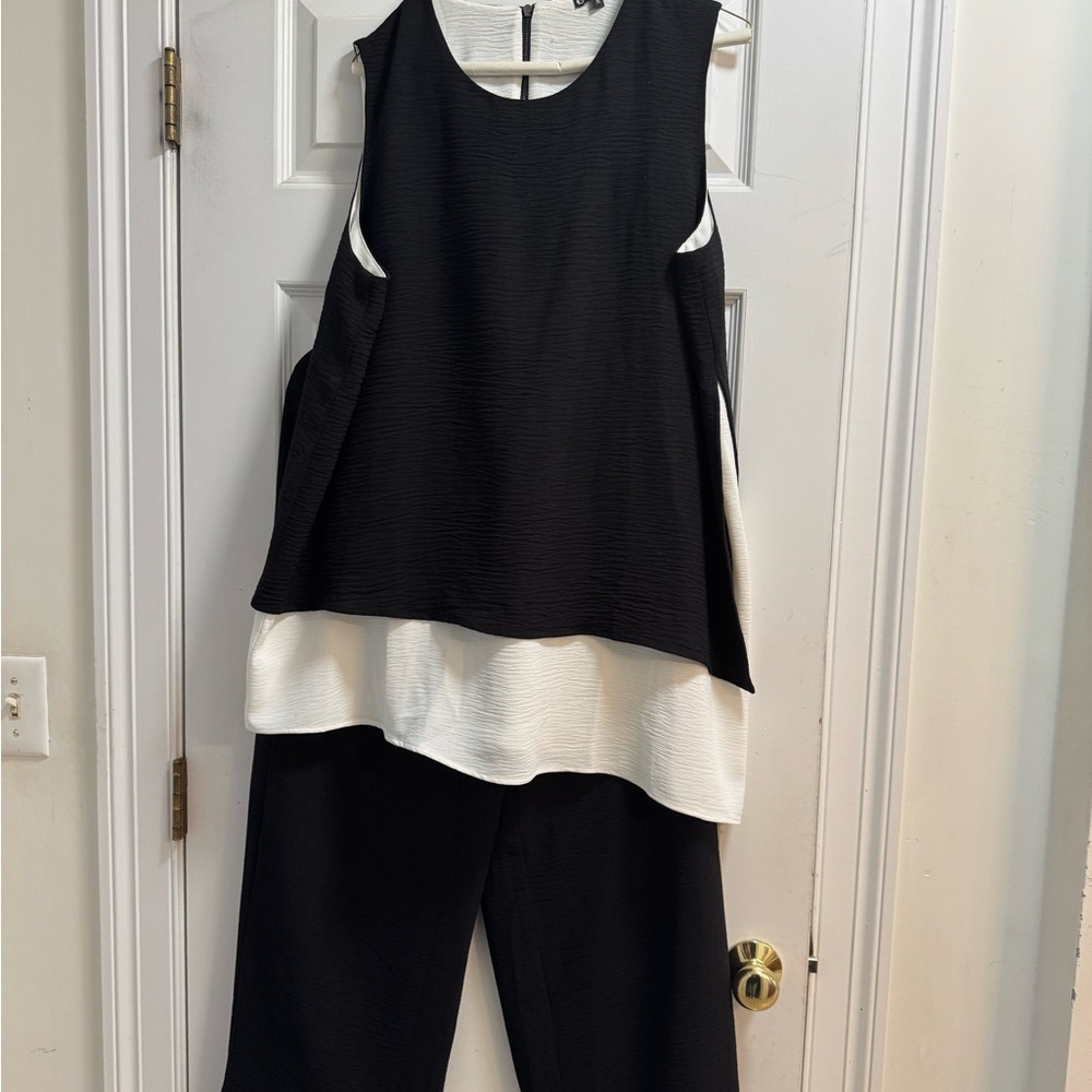 Black and White Women's two piece pant set.